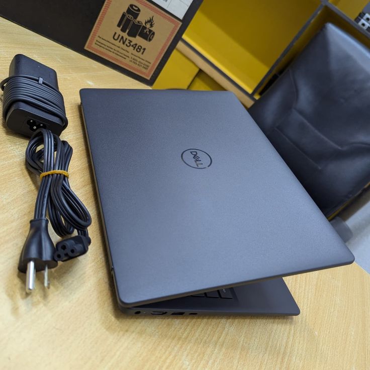Dell Latitude 7450 - Image 4